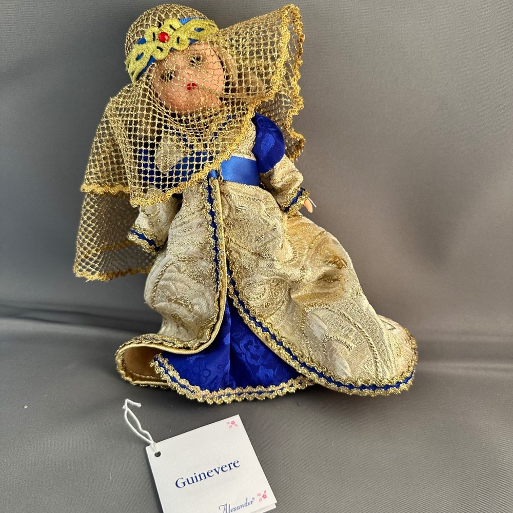 NIB 1998‎ Madame Alexander Guinevere Doll 13570 Gold Blue Medieval Gown Box